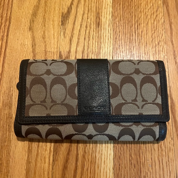 Coach Brown Signature Wallet - Picture 1 of 3